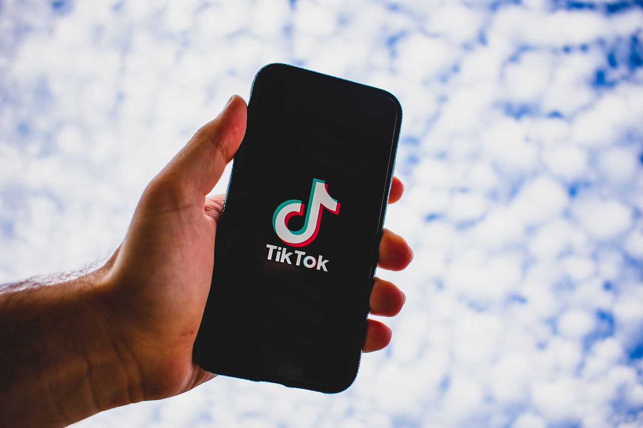 cara menghilangkan tulisan tiktok di video tanpa aplikasi