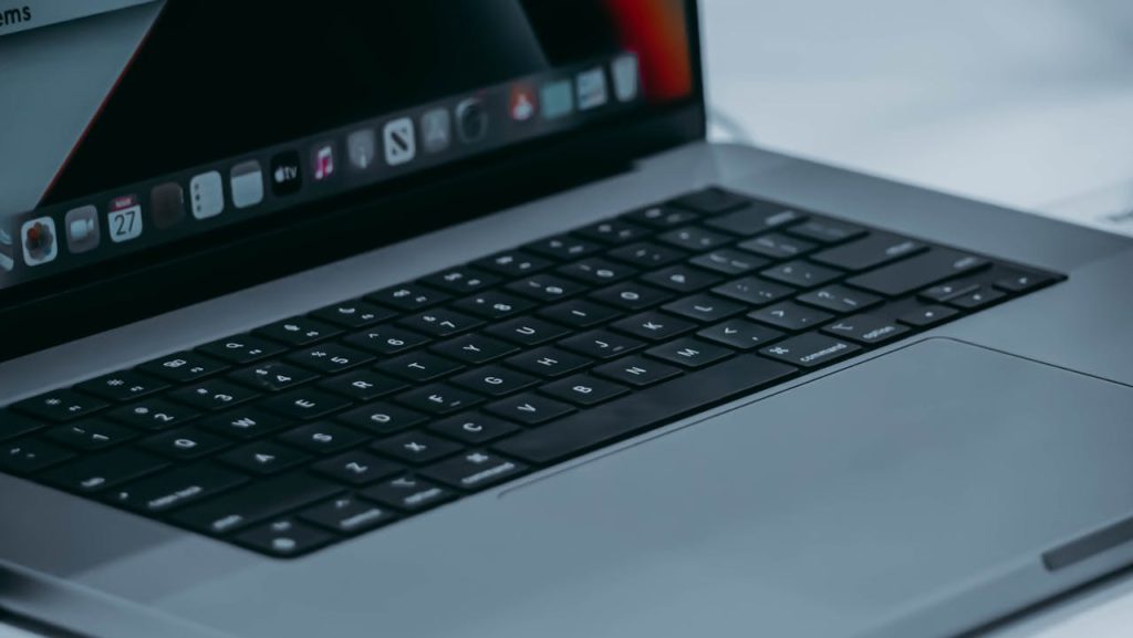 Laptop Dual Screen untuk Multitasking